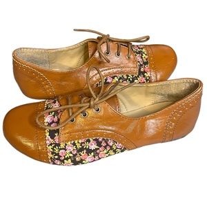 Kalli Brown & Floral design Oxford style shoes- EUC- Size 7